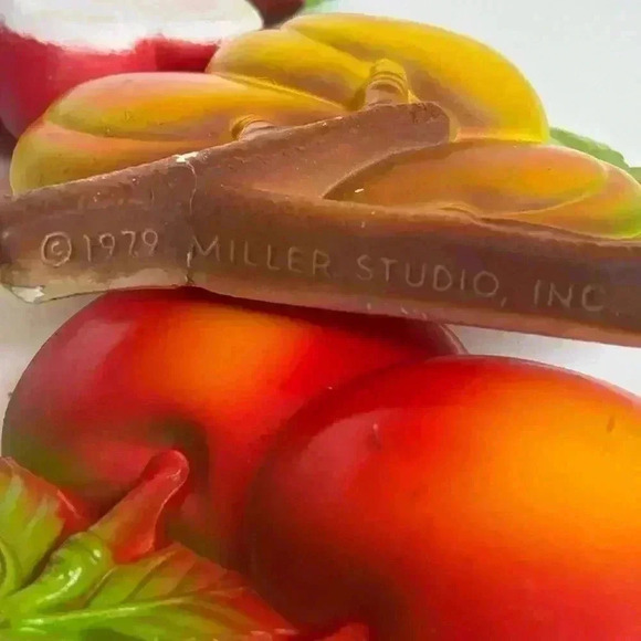 Vintage 1979 Miller Studio chalk ware fruit decor: peaches, cherries  and apples - Picture 6 of 9
